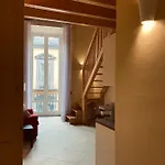 Guest house Maison Des Fleurs 4*